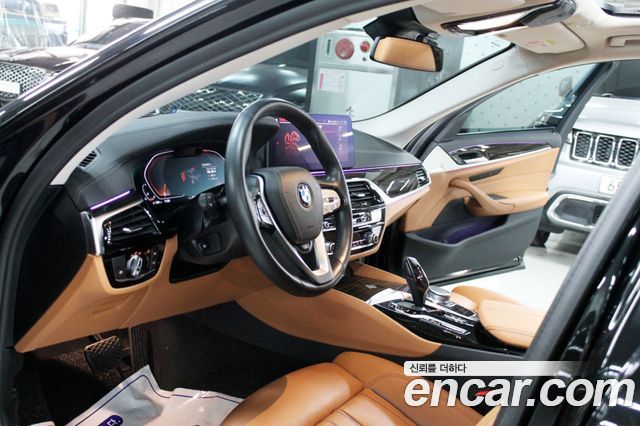 BMW 5-Series 520i Luxury