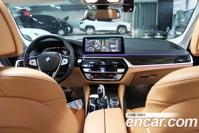 BMW 5-Series 520i Luxury