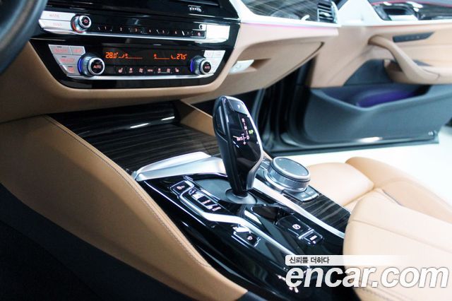 BMW 5-Series 520i Luxury