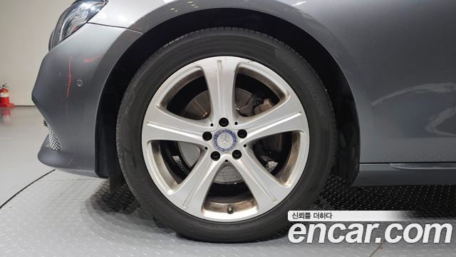 Mercedes-Benz E-Class E200 Avantgarde