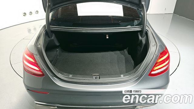 Mercedes-Benz E-Class E200 Avantgarde