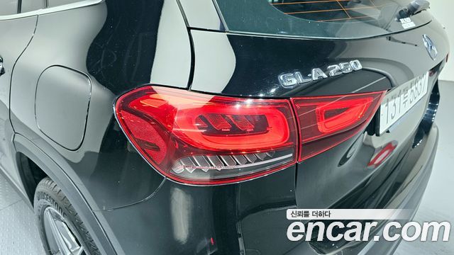 Mercedes-Benz GLA-Class GLA250 4MATIC
