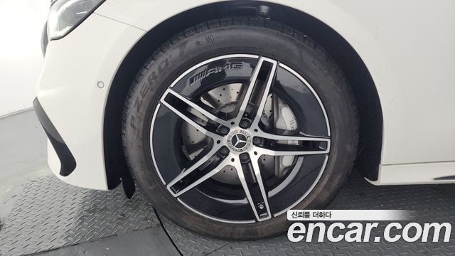 Mercedes-Benz E-Class E300 4MATIC AMG Line