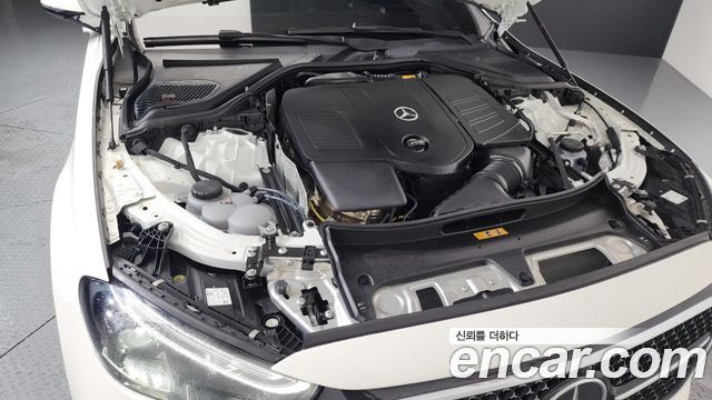 Mercedes-Benz E-Class E300 4MATIC AMG Line