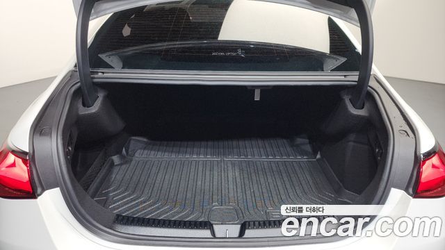 Mercedes-Benz E-Class E300 4MATIC AMG Line