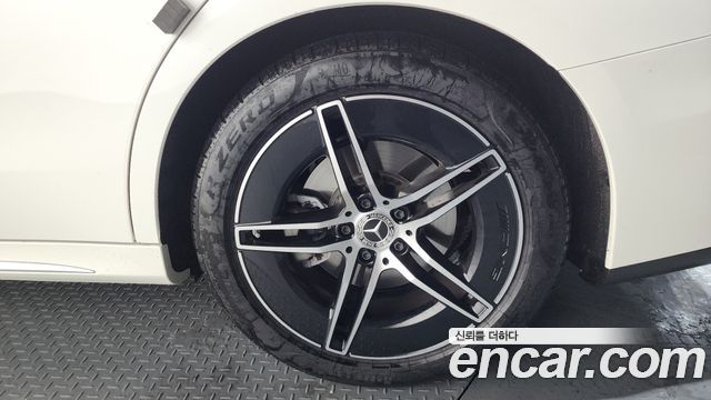Mercedes-Benz E-Class E300 4MATIC AMG Line