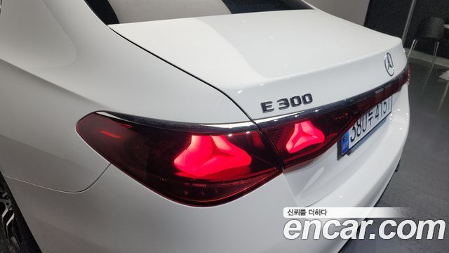Mercedes-Benz E-Class E300 4MATIC AMG Line