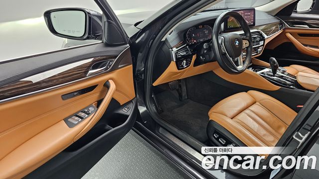 BMW 5-Series 520i Luxury