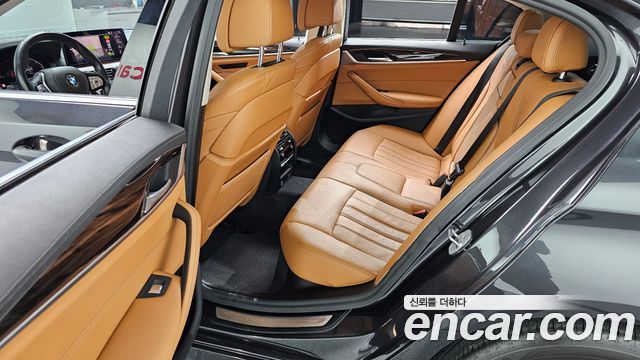 BMW 5-Series 520i Luxury