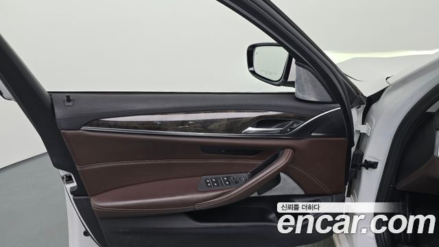 BMW 5-Series 540i xDrive Luxury Plus