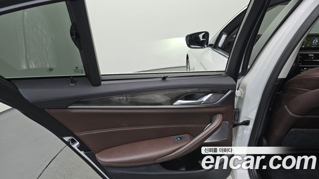 BMW 5-Series 540i xDrive Luxury Plus