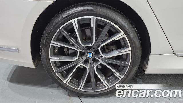 BMW 7-Series 740Li xDrive M Sport Package
