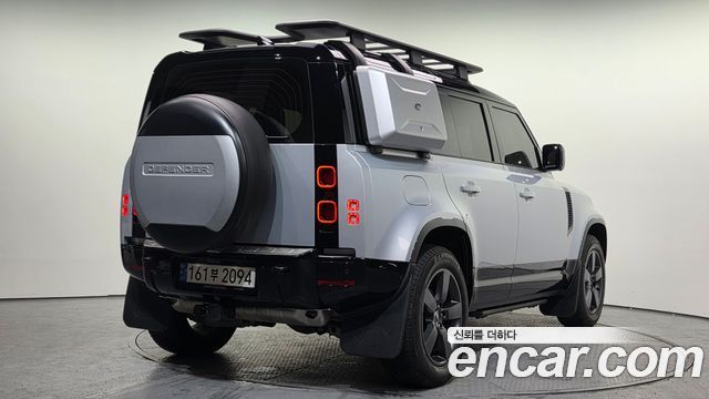 Land Rover Defender 110 P300 X-Dynamic SE