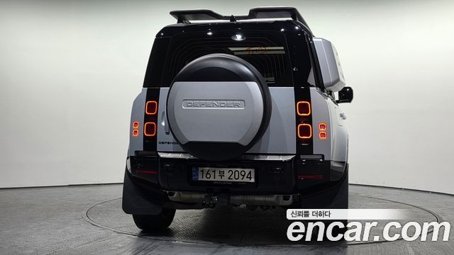 Land Rover Defender 110 P300 X-Dynamic SE