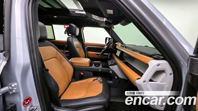 Land Rover Defender 110 P300 X-Dynamic SE