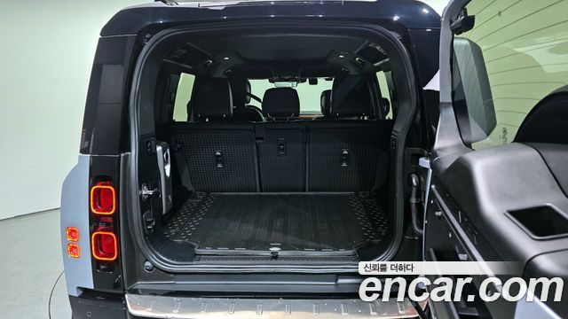 Land Rover Defender 110 P300 X-Dynamic SE