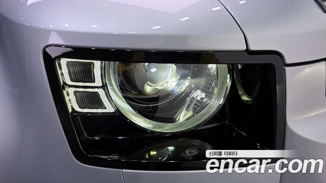 Land Rover Defender 110 P300 X-Dynamic SE