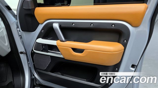 Land Rover Defender 110 P300 X-Dynamic SE