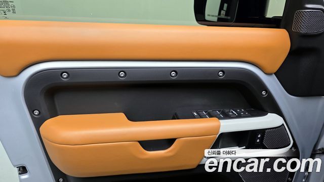 Land Rover Defender 110 P300 X-Dynamic SE