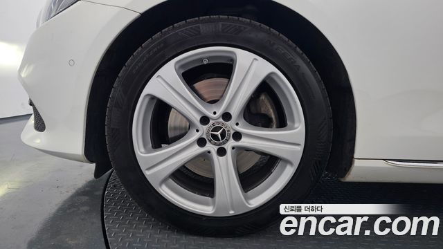 Mercedes-Benz E-Class E220d Avantgarde