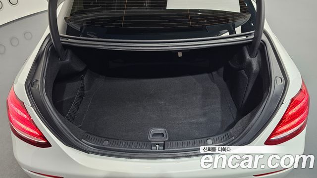 Mercedes-Benz E-Class E220d Avantgarde