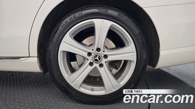 Mercedes-Benz E-Class E220d Avantgarde
