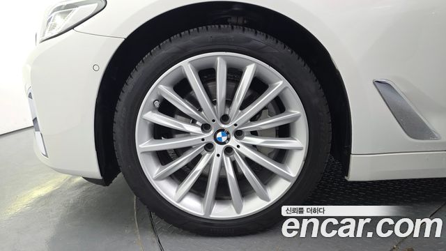 BMW 5-Series 530i Luxury