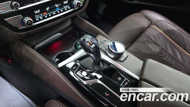 BMW 5-Series 530i Luxury