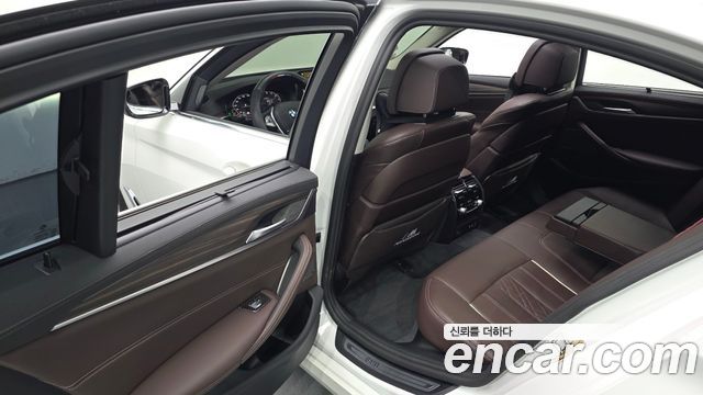 BMW 5-Series 530i Luxury