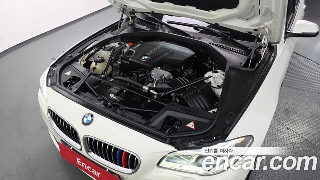 BMW 5-Series 528i xDrive Luxury Plus