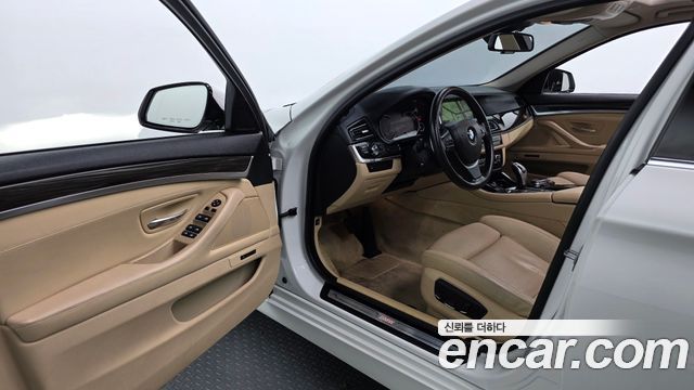 BMW 5-Series 528i xDrive Luxury Plus