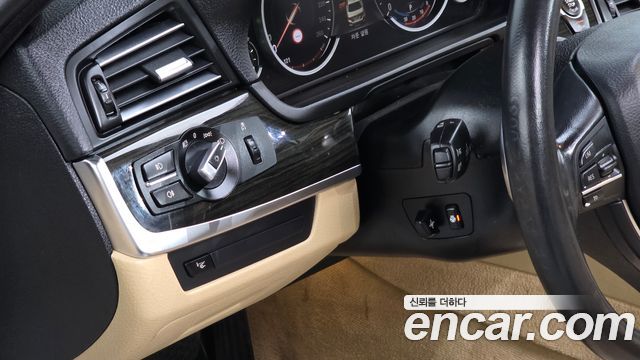 BMW 5-Series 528i xDrive Luxury Plus