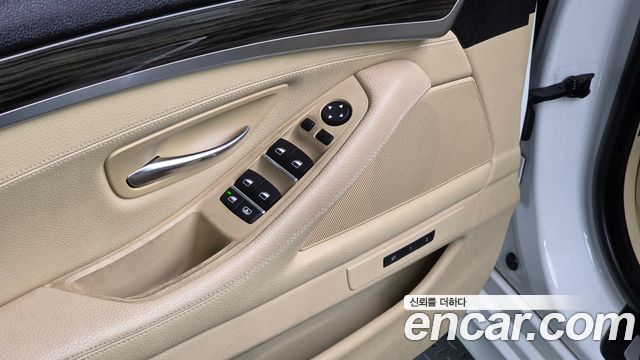 BMW 5-Series 528i xDrive Luxury Plus