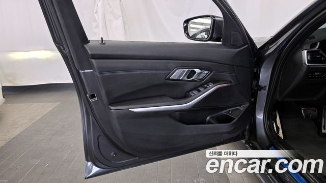 BMW 3-Series 320e M Sports
