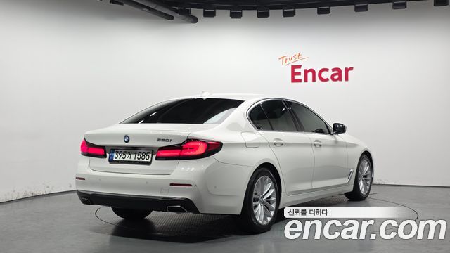 BMW 5-Series 520i Luxury