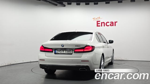 BMW 5-Series 520i Luxury