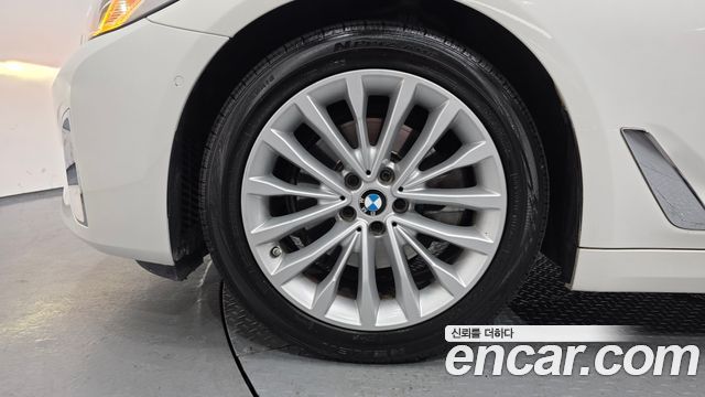 BMW 5-Series 520i Luxury