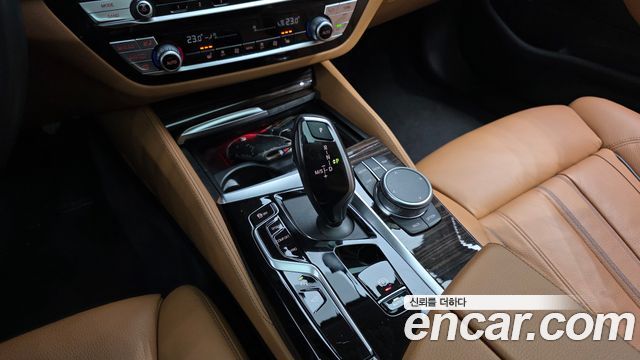 BMW 5-Series 520i Luxury