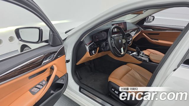BMW 5-Series 520i Luxury
