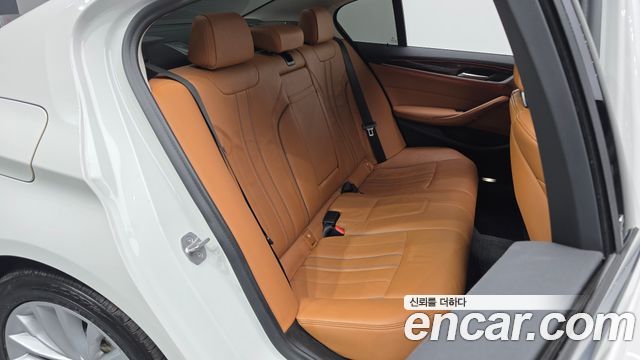 BMW 5-Series 520i Luxury