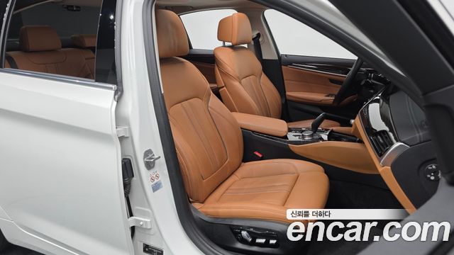 BMW 5-Series 520i Luxury