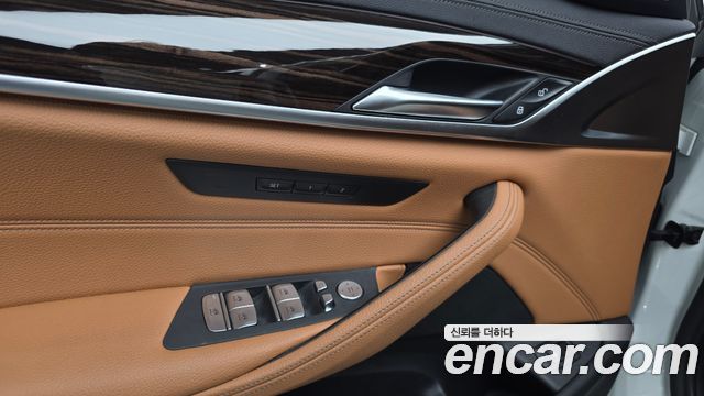 BMW 5-Series 520i Luxury