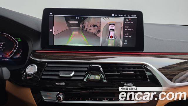 BMW 5-Series 520i Luxury