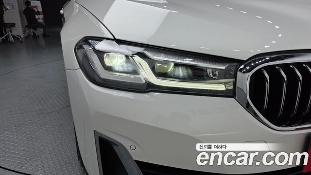 BMW 5-Series 520i Luxury