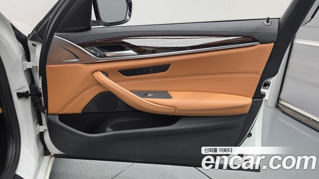BMW 5-Series 520i Luxury