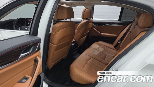BMW 5-Series 520i Luxury