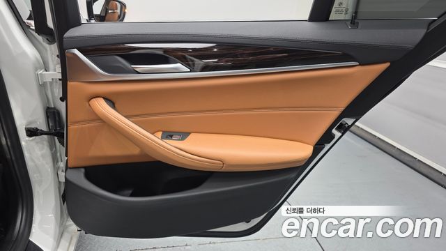 BMW 5-Series 520i Luxury