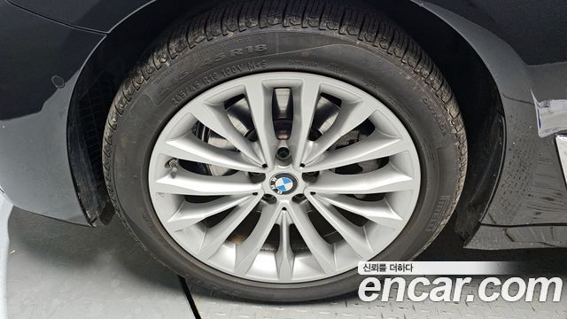 BMW 5-Series 520i Luxury