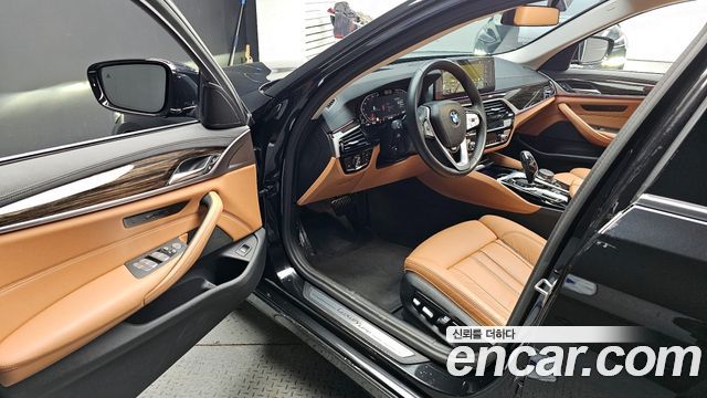BMW 5-Series 520i Luxury