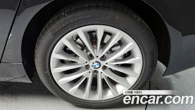 BMW 5-Series 520i Luxury
